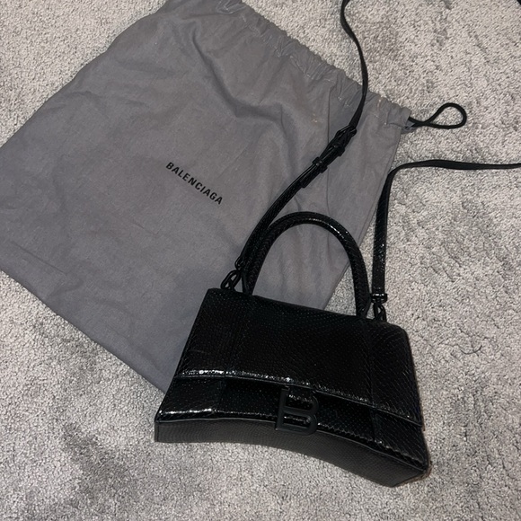 SOLD WOMEN'S HOURGLASS SMALL HANDBAG CROCODILE EMBOSSED IN BLACK - Picture 2 of 15